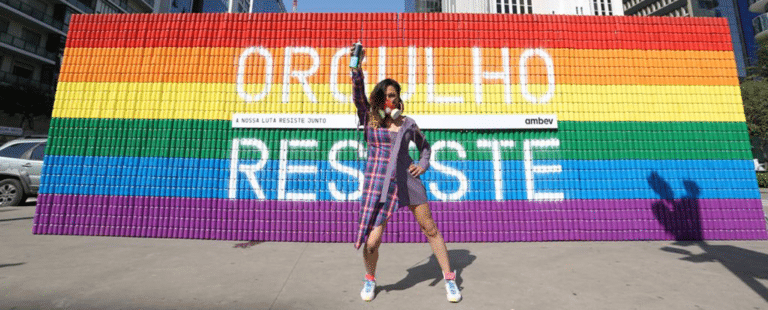 Ambev colore pontos de São Paulo com mural móvel LGBTQIA+