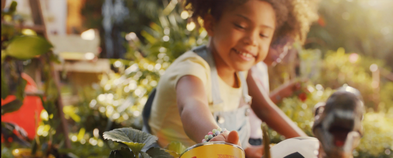 Criatividade das crianças se mistura com a Farinha Láctea Nestlé em nova campanha