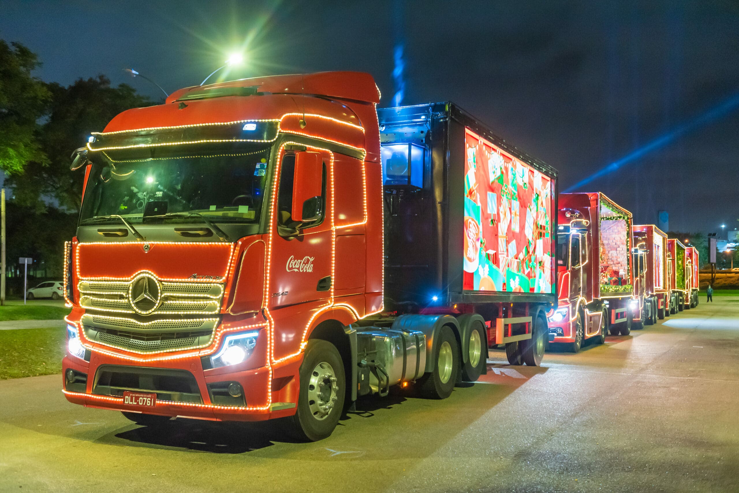 Coca Cola e Mercedes Benz inovam na Caravana Iluminada 2021 ABRAMARK