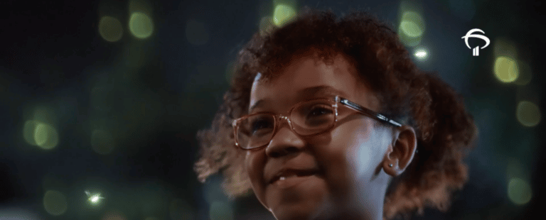 Bradesco transforma vagalumes em live action em campanha de final de ano