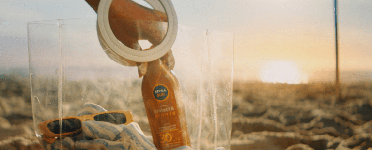 Nivea chama consumidores para contarem loucuras que já fizeram para se bronzear