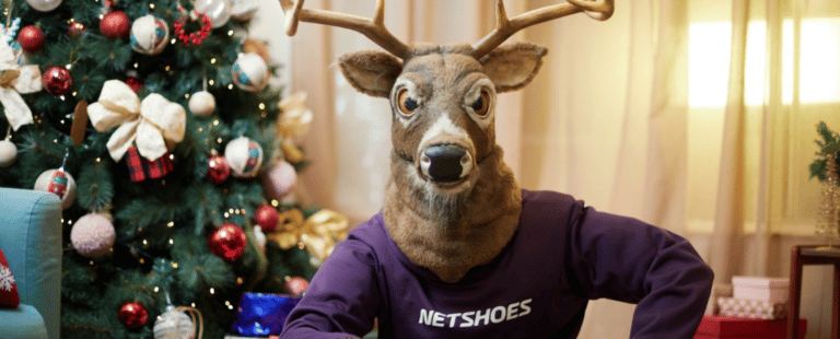 Netshoes lança campanha com rena que não aceita presente sem graça
