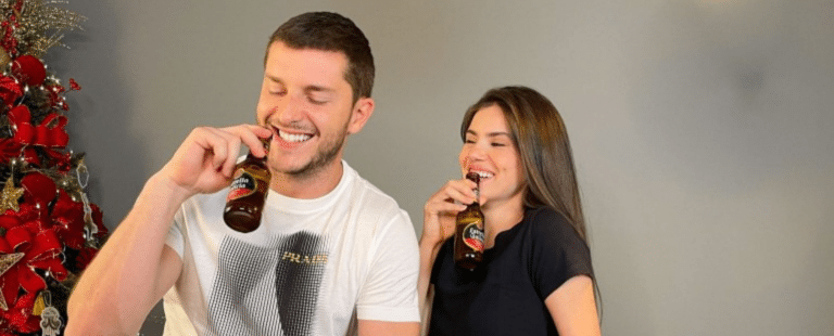 Estrella Galicia faz parceria com Camila Queiroz e Klebber Toledo