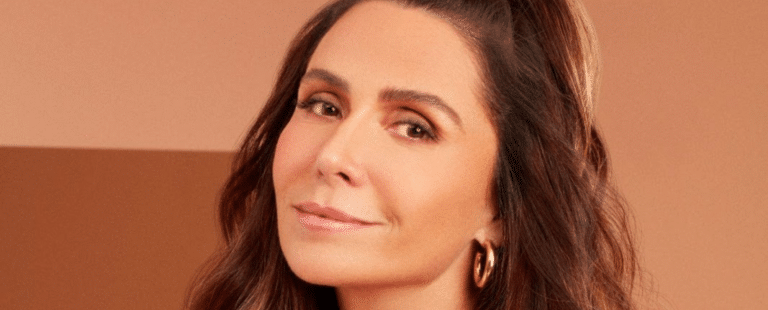 Estée Lauder lança campanha em comemoração ao seu primeiro ano no Brasil
