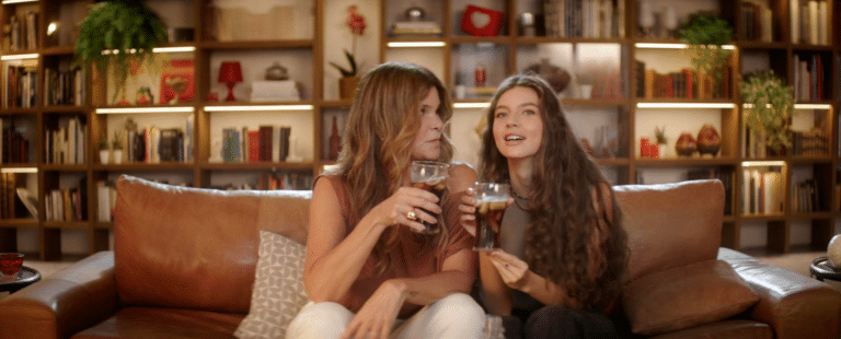 Coca-Cola coloca intérpretes de Juma da novela Pantanal lado a lado