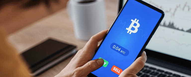 Consumidores brasileiros estão mais abertos a pagar com criptomoedas, criando novo desafio para os varejistas