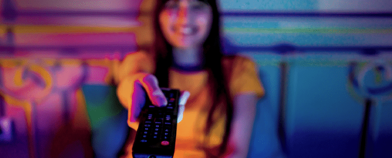 81% dos brasileiros compram produtos ou serviços após verem anúncios no streaming, diz Rakuten Viki