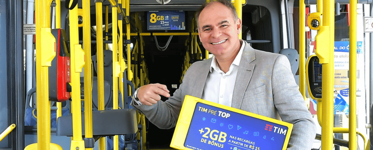 C2R lança operação digital em mobiliário urbano para ônibus