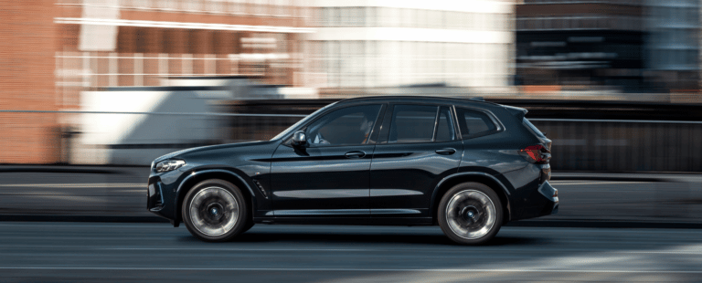 Alexa anuncia chegada de BMW iX3 no Brasil