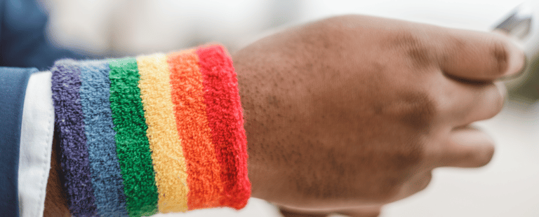 Geração Z se apresenta mais receptiva a marcas que apoiam a comunidade LGBTQIA+