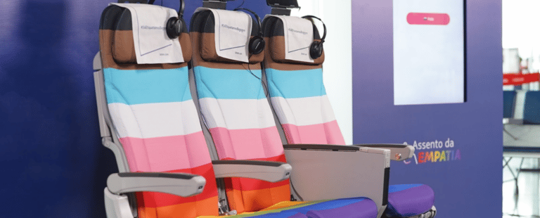 LATAM cria assento da empatia e convida público a ouvir histórias de superação da comunidade LGBTQIA+