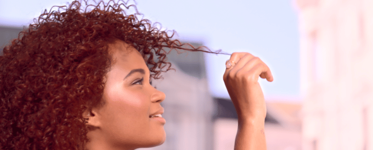 L’Oréal Paris faz personagem testar novas colorações em transmissão do MTV Miaw