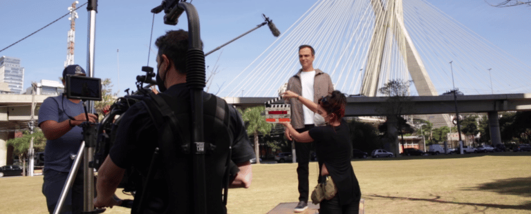 Ademicon avança na estratégia de exposição nacional e conta com Tadeu Schmidt em nova campanha