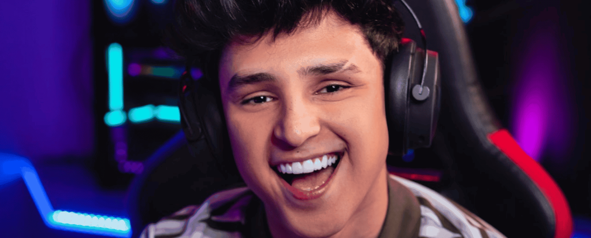 Casas Bahia lança CB como primeiro personagem streamer gamer do