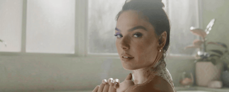 Francis anuncia Isis Valverde como nova embaixadora
