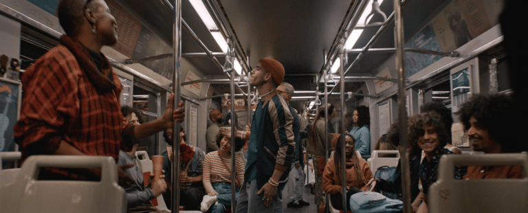 Itaú faz contagem regressiva para o Rock in Rio com novo filme ao som de “Sweet Child o’ Mine”