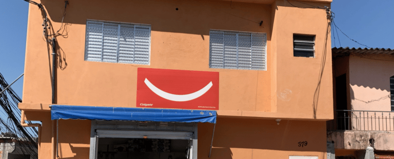 Colgate espalha sorrisos em comunidades com ações focadas em jovens