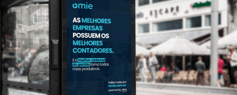 Omie celebra parceria com contadores com campanha OOH
