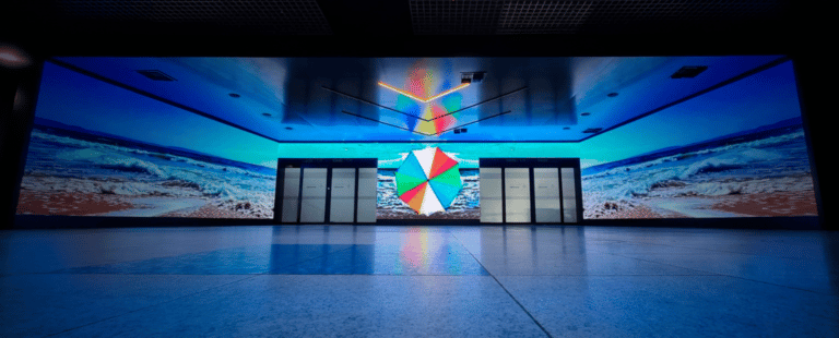 Aeroporto Internacional do Recife ganha túnel de led na área de desembarque