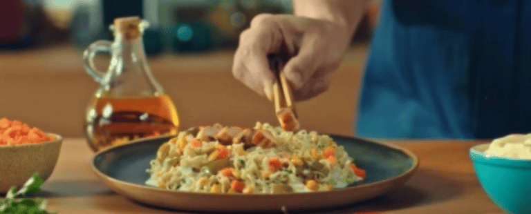 Nissin lança campanha bem-humorada e trabalha o conceito de macarronese