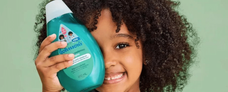 Nova linha JOHNSON’S® Blackinho Poderoso traz trends de social e diversos influenciadores para amplificar a conversa na sociedade