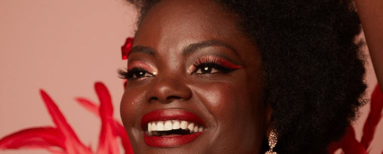 Ex-globeleza protagoniza campanha da Vult neste Carnaval