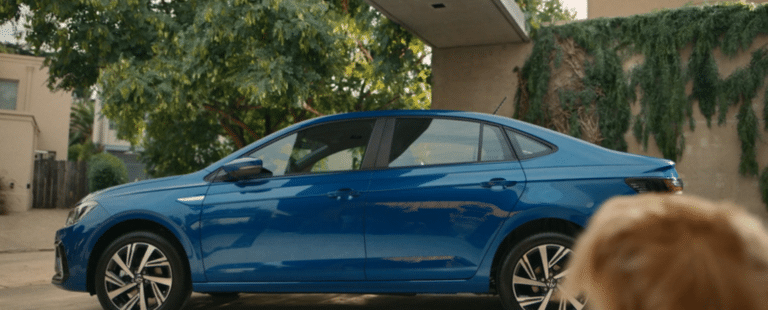Um cachorro Golden mostra as vantagens do novo Virtus em campanha da Volkswagen