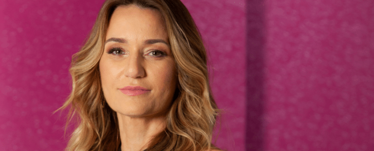 Juliana Barros (Ex-Natura) é a nova Head de Marketing da Avon no Brasil