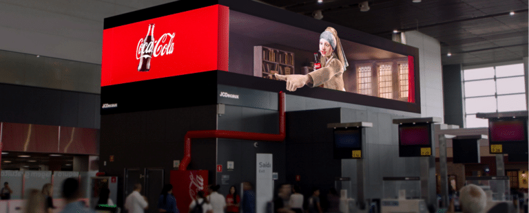 Ativação da Coca-Cola permite que bebida gelada saia de uma pintura de arte em painel 3D