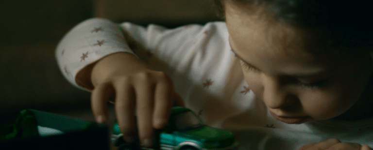 Localiza cria “Autoescola Xtraordinária” e lança campanha para estimular pessoas com síndrome de Down a tirarem CNH