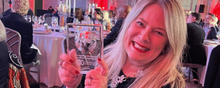 Sandra Martinelli é reeleita para o Executive Committee da WFA pela 9ª vez consecutiva e recebe prêmio por iniciativa pioneira