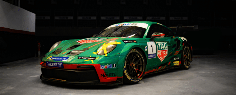 TAG Heuer comemora 60 anos do modelo Carrera com intervenção artística na Porsche Carrera Cup