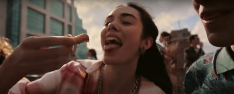 McDonald’s comemora aniversário dos Chicken McNuggets com hit dos anos 80