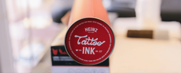 Heinz oferece tatuagens com a sua nova tinta vermelha no Festival de Cannes