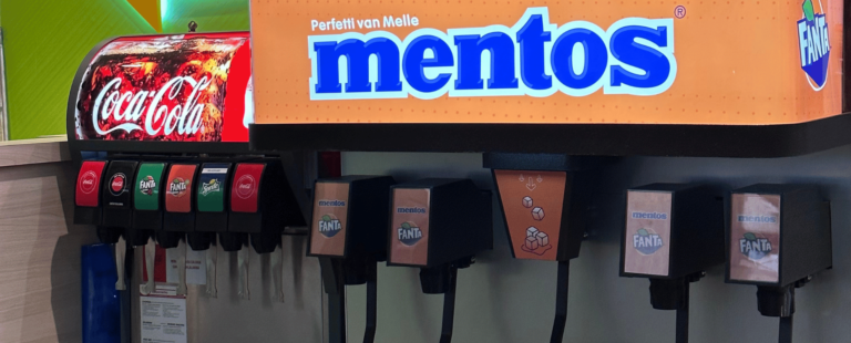 Mentos lança sabor Mentos Fanta com máquina tipo de refrigerante que distribui a bala