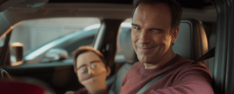 Bradesco Seguro Auto estreia nova campanha com Tadeu e Tadeuzinho