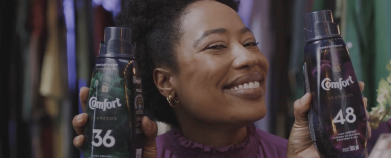 Comfort traça paralelo entre enigmas da novela “Todas as Flores” e segredos da nova linha da marca