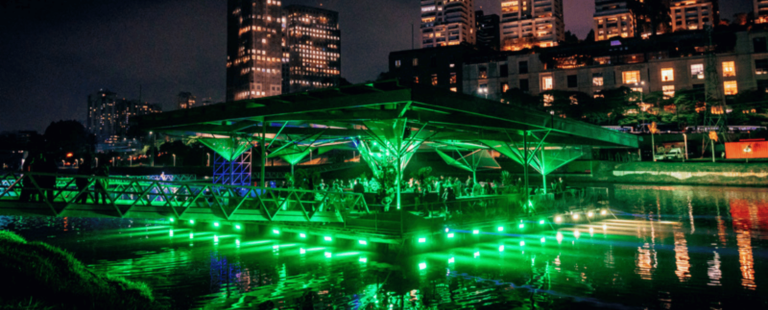 Heineken inaugura bar flutuante no Rio Pinheiros em São Paulo
