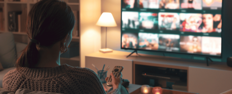 Brasileiros tiveram gastos recordes com serviços de streaming, segundo estudo da Elo