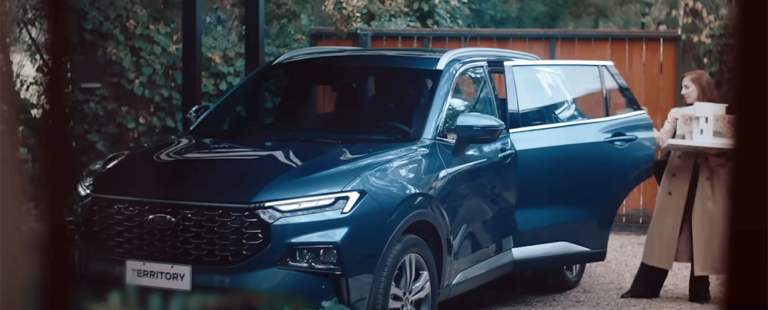Novo Ford Territory valoriza o carro como refúgio em nova campanha