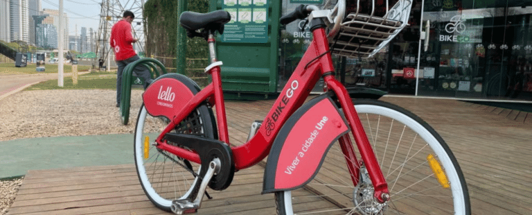 Lello oferece bicicletas com empréstimo gratuito para pedalar ao lado do Rio Pinheiros em SP