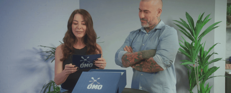 Ana Paula Padrão e Henrique Fogaça colocam à prova novo detergente líquido da OMO