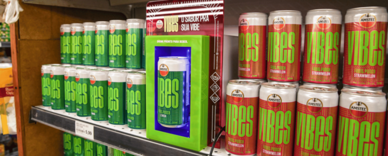 Robô convida consumidores a conhecerem Amstel Vibes no ponto de venda