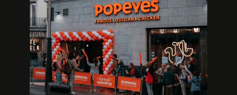 Popeyes® ressalta a loucura que sua receita única desperta pelo mundo em nova campanha global