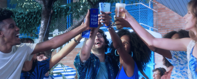 TIM e Ambev transformam recarga em bebida gelada no Zé Delivery e lançam campanha com hit de Marina Sena e Chicão do Piseiro