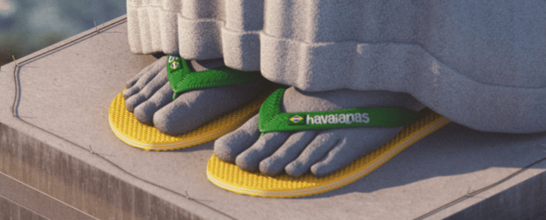 Monumento ao Cristo Redentor calça Havaianas em homenagem ao verão brasileiro