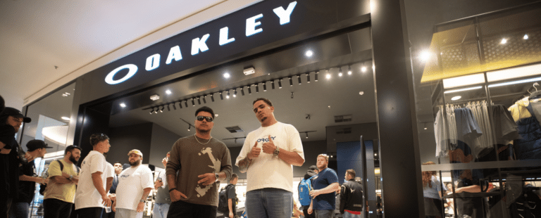Oakley leva Podpah ao Super Bowl 2024