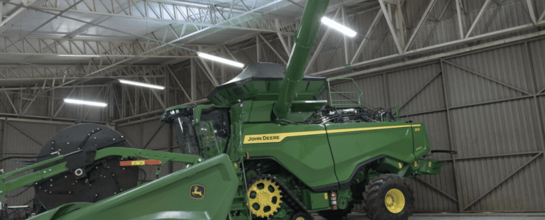 Áster abre lançamento nacional de nova colheitadeira John Deere