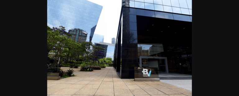 Banco BV mantém a liderança em financiamento de veículos leves usados e cresce no segmento de motos, pesados e novos