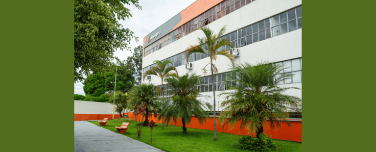 Cogna lança rede digital de telas para se comunicar com mais de 400 mil estudantes em suas unidades Anhanguera